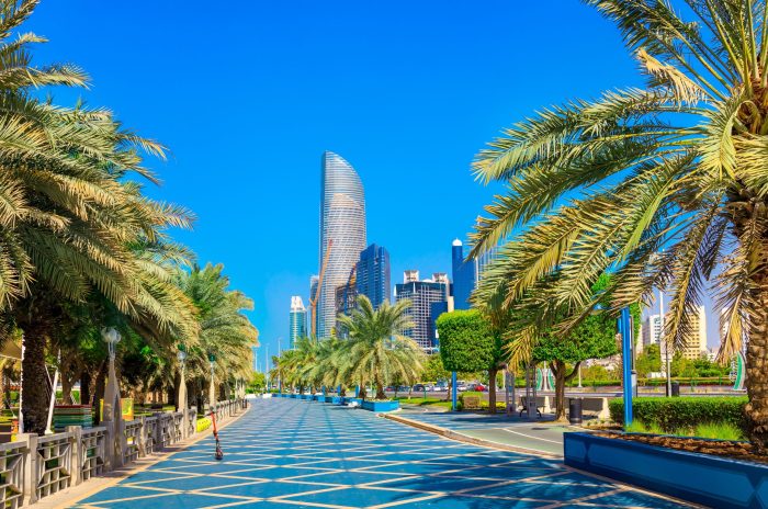 City,View,Of,Abu,Dhabi,Downtown,With,Palm,Trees.,Sunny